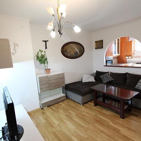 Apartment Ilinovic Ровин Екстериор снимка