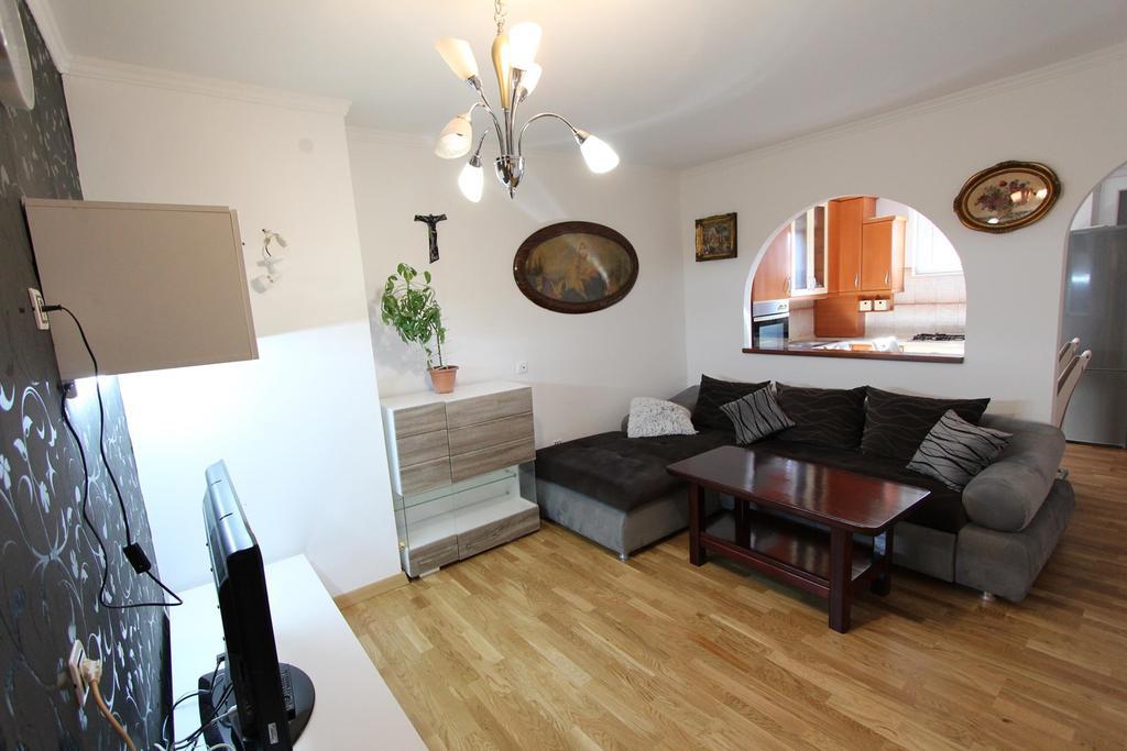 Apartment Ilinovic Ровин Екстериор снимка