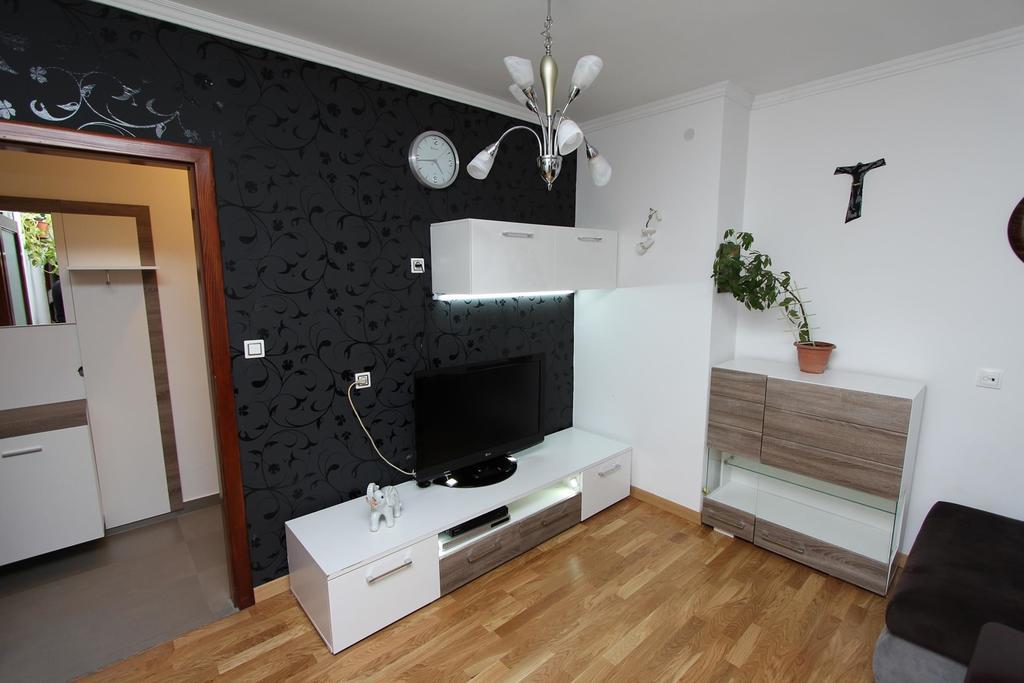 Apartment Ilinovic Ровин Екстериор снимка