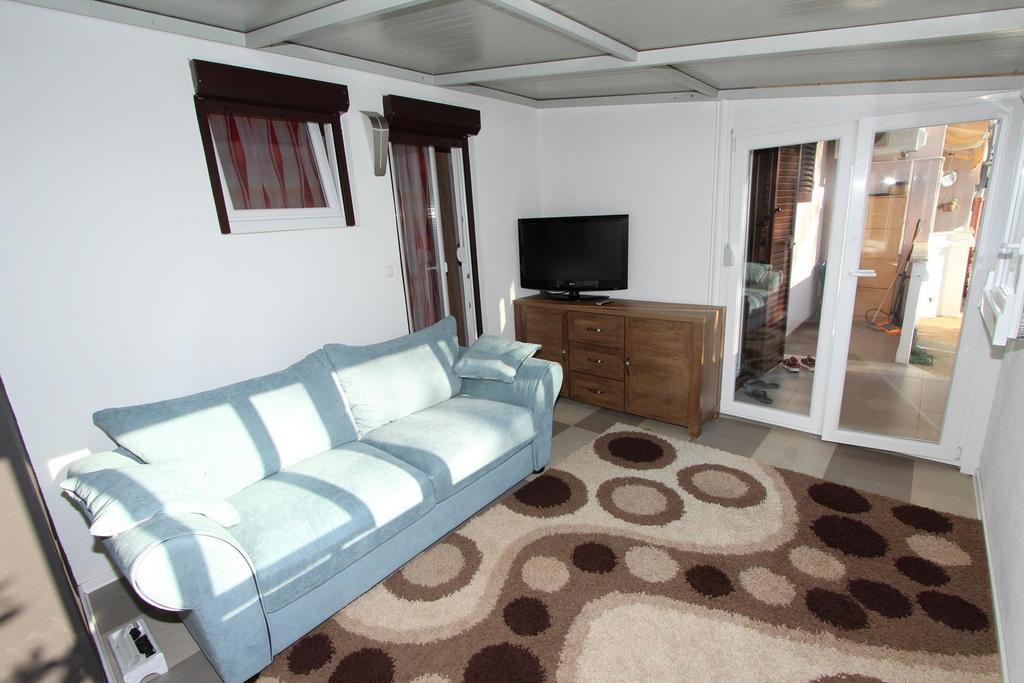 Apartment Ilinovic Ровин Екстериор снимка