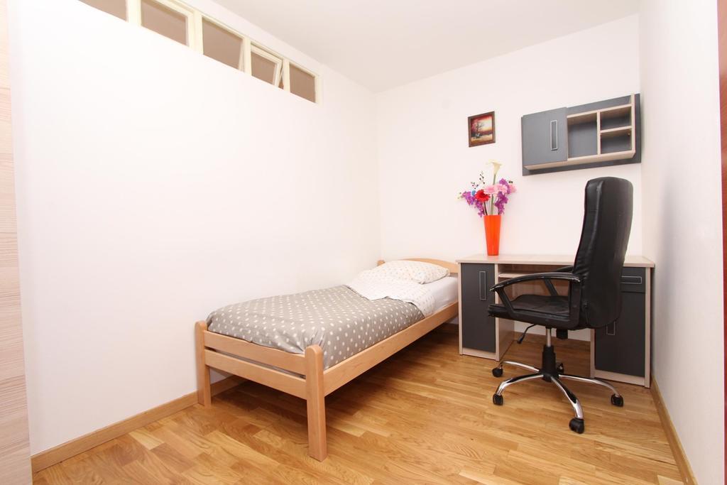 Apartment Ilinovic Ровин Екстериор снимка
