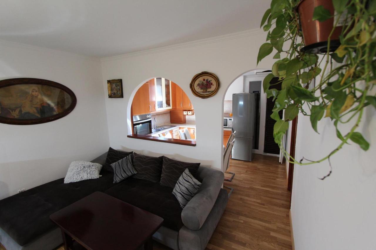 Apartment Ilinovic Ровин Екстериор снимка